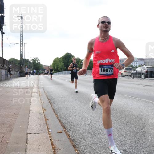29.06.2025 - hella hamburg halbmarathon Lena Gebhardt http://msf.ph/oto/8410808 29.06.2025 09:39:11 Lombardsbrücke 19072, 4524, 14188, 16529, 18694, 19072 meine-sportfotos.de