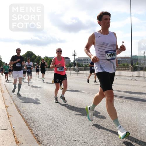 29.06.2025 - hella hamburg halbmarathon Lena Gebhardt http://msf.ph/oto/8410818 29.06.2025 09:50:16 Lombardsbrücke 16087, 13725, 14992, 356665, 1358, 1615, 1675, 1688, 1700, 1800, 1803, 1882, 1975, 2415, 2568, 2675, 2719, 2826, 2949, 3332, 3431, 3530, 4229, 4318, 4398, 4528, 4823, 5248, 5409, 5436, 5745, 5791, 5803, 6123, 6458, 6529, 6649, 6682, 6704, 7495, 7774, 7796, 8450, 8629, 8925, 9017, 9116, 9294, 9302, 9365, 9711, 9979, 10218, 10680, 10894, 11379, 11765, 11767, 12292, 12327, 12540, 12554, 12839, 12895, 13141, 13457, 13725, 14077, 14204, 14560 meine-sportfotos.de