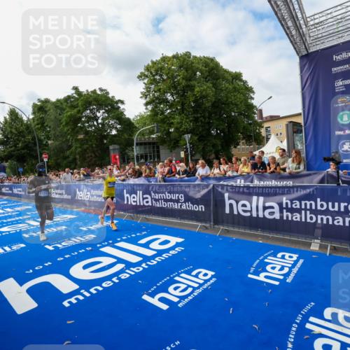 29.06.2025 - hella hamburg halbmarathon Zöllner http://msf.ph/oto/8410822 29.06.2025 10:20:58 Ziel 11210, 14766, 19075 meine-sportfotos.de