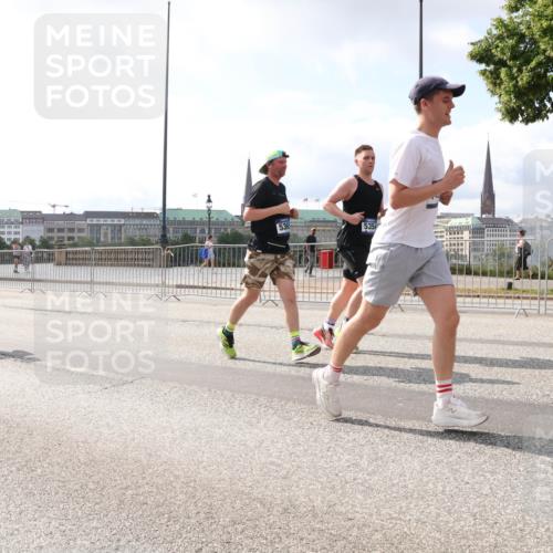 29.06.2025 - hella hamburg halbmarathon Lena Gebhardt http://msf.ph/oto/8410829 29.06.2025 10:04:27 Lombardsbrücke 12998, 1609, 538, 5354, 1213, 1347, 1377, 1674, 2011, 2852, 2979, 3488, 3994, 4146, 4293, 4488, 4587, 5058, 5354, 5365, 5869, 5976, 6142, 6311, 6706, 6709, 7017, 8177, 8217, 8421, 8422, 8423, 9489, 9526, 10100, 10213, 10709, 10756, 10834, 10962, 11511, 11582, 12004, 12005, 12924, 12998, 13173, 13533, 13583, 13625, 14340, 14436, 14917, 15525, 15532, 15678, 16099, 16128, 16145, 16753, 16989, 16995, 17071, 17113, 17434, 17437 meine-sportfotos.de