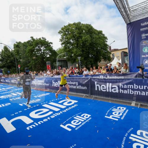 29.06.2025 - hella hamburg halbmarathon Zöllner http://msf.ph/oto/8410831 29.06.2025 10:20:58 Ziel 11210, 14766, 19075 meine-sportfotos.de