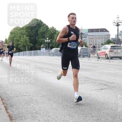 29.06.2025 - hella hamburg halbmarathon Lena Gebhardt http://msf.ph/oto/8410833 29.06.2025 09:39:12 Lombardsbrücke 434, 4524, 4524, 14188, 16529, 18694, 19072 meine-sportfotos.de