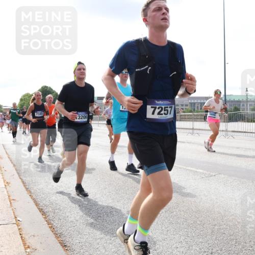 29.06.2025 - hella hamburg halbmarathon Lena Gebhardt http://msf.ph/oto/8410840 29.06.2025 10:17:04 Lombardsbrücke 7345, 3206, 13, 7257, 19066, 1083, 1117, 1137, 1240, 1298, 1331, 1348, 1356, 1403, 1477, 1553, 1602, 1825, 2225, 2347, 2908, 2912, 3088, 3176, 3210, 3450, 3464, 3466, 3622, 5023, 5036, 5037, 5390, 5929, 5930, 5995, 6126, 6128, 6328, 6522, 6742, 6941, 6948, 7114, 7115, 7257, 7345, 7360, 7376, 7445, 7647, 7924, 7928, 7945, 8253, 8263, 8317, 8513, 8558, 8619, 8857, 8983, 9091, 9152, 9208, 9259, 9332, 9492, 9676, 10232 meine-sportfotos.de