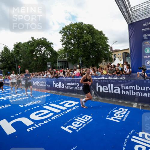 29.06.2025 - hella hamburg halbmarathon Zöllner http://msf.ph/oto/8410863 29.06.2025 10:45:13 Ziel 2270, 3917, 4997, 6054, 6375, 6575, 6819, 7087, 9302, 9710, 10313, 13919, 15365, 15651, 16685, 16689, 17120, 17960, 18346, 18718 meine-sportfotos.de