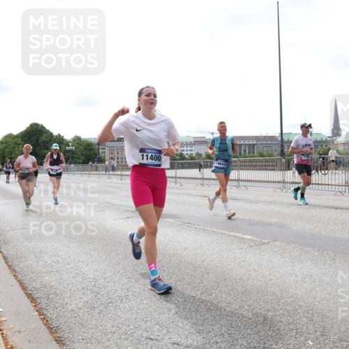 29.06.2025 - hella hamburg halbmarathon Lena Gebhardt http://msf.ph/oto/8410864 29.06.2025 10:25:15 Lombardsbrücke 11400, 1093, 1627, 1740, 2000, 2108, 2249, 2278, 3920, 3961, 3963, 4008, 4010, 4444, 5126, 5564, 5814, 6869, 7778, 8083, 8962, 9573, 9927, 10845, 10846, 11157, 11400, 11662, 11921, 13510, 13842, 14086, 14649, 14898, 15016, 15119, 15124, 15153, 15283, 15679, 15942, 16421, 16422, 17185, 17954, 18194, 18198 meine-sportfotos.de