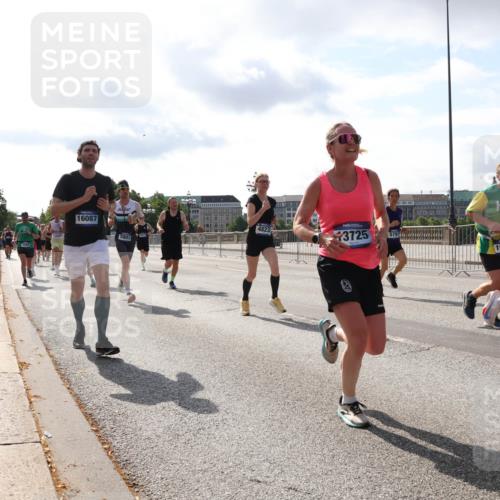 29.06.2025 - hella hamburg halbmarathon Lena Gebhardt http://msf.ph/oto/8410877 29.06.2025 09:50:17 Lombardsbrücke 16087, 4823, 3725, 5791, 19229, 1815, 661, 1358, 1615, 1675, 1688, 1697, 1700, 1800, 1803, 1882, 1975, 2415, 2568, 2675, 2719, 2826, 2949, 3332, 3431, 3530, 4229, 4318, 4380, 4398, 4528, 4823, 5248, 5409, 5436, 5745, 5791, 5803, 6123, 6458, 6529, 6649, 6682, 6704, 7495, 7774, 7796, 8450, 8629, 8925, 9017, 9116, 9294, 9302, 9365, 9711, 9979, 10218, 10680, 10894, 11379, 11765, 11767, 12292, 12327, 12540, 12554, 12839, 12895, 13141, 13457, 13725, 14077, 14560 meine-sportfotos.de