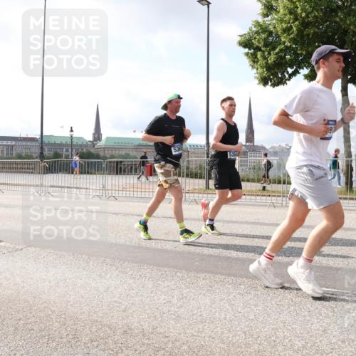 29.06.2025 - hella hamburg halbmarathon Lena Gebhardt http://msf.ph/oto/8410880 29.06.2025 10:04:27 Lombardsbrücke 099, 5365, 5354, 911, 1213, 1347, 1377, 1674, 2011, 2852, 2979, 3488, 3994, 4146, 4293, 4488, 4587, 5058, 5354, 5365, 5869, 5976, 6142, 6311, 6706, 6709, 7017, 8177, 8217, 8421, 8422, 8423, 9489, 9526, 10100, 10213, 10709, 10756, 10834, 10962, 11511, 11582, 12004, 12005, 12924, 12998, 13173, 13533, 13583, 13625, 14340, 14436, 14917, 15525, 15532, 15678, 16099, 16128, 16145, 16753, 16989, 16995, 17071, 17113, 17434, 17437 meine-sportfotos.de