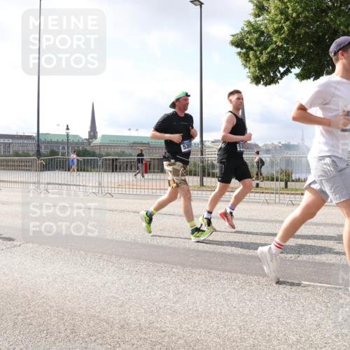 29.06.2025 - hella hamburg halbmarathon Lena Gebhardt http://msf.ph/oto/8410908 29.06.2025 10:04:27 Lombardsbrücke 199, 5365, 1213, 1347, 1377, 1674, 2011, 2852, 2979, 3488, 3994, 4146, 4293, 4488, 4587, 5058, 5354, 5365, 5869, 5976, 6142, 6311, 6706, 6709, 7017, 8177, 8217, 8421, 8422, 8423, 9489, 9526, 10100, 10213, 10709, 10756, 10834, 10962, 11511, 11582, 12004, 12005, 12924, 12998, 13173, 13533, 13583, 13625, 14340, 14436, 14917, 15525, 15532, 15678, 16099, 16128, 16145, 16753, 16989, 16995, 17071, 17113, 17434, 17437 meine-sportfotos.de