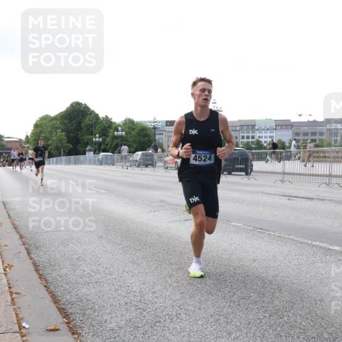 29.06.2025 - hella hamburg halbmarathon Lena Gebhardt http://msf.ph/oto/8410918 29.06.2025 09:39:12 Lombardsbrücke 4524, 4524, 14188, 16529, 18694, 19072 meine-sportfotos.de