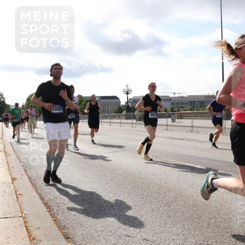 29.06.2025 - hella hamburg halbmarathon Lena Gebhardt http://msf.ph/oto/8410919 29.06.2025 09:50:17 Lombardsbrücke 2563, 16087, 5803, 4823, 19229, 1358, 1615, 1675, 1688, 1697, 1700, 1800, 1803, 1882, 1975, 2415, 2568, 2675, 2719, 2826, 2949, 3332, 3431, 3530, 4229, 4318, 4380, 4398, 4528, 4823, 5248, 5409, 5436, 5745, 5791, 5803, 6123, 6458, 6529, 6649, 6682, 6704, 7495, 7774, 7796, 8450, 8629, 8925, 9017, 9116, 9294, 9302, 9365, 9711, 9979, 10218, 10680, 10894, 11379, 11765, 11767, 12292, 12327, 12540, 12554, 12839, 12895, 13141, 13457, 13725, 14077, 14560 meine-sportfotos.de