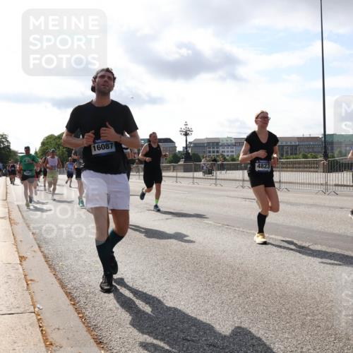 29.06.2025 - hella hamburg halbmarathon Lena Gebhardt http://msf.ph/oto/8410956 29.06.2025 09:50:17 Lombardsbrücke 2568, 16087, 4823, 1358, 1615, 1675, 1688, 1697, 1700, 1800, 1803, 1882, 1975, 2415, 2568, 2675, 2719, 2826, 2949, 3332, 3431, 3530, 4229, 4318, 4380, 4398, 4528, 4823, 5248, 5409, 5436, 5745, 5791, 5803, 6123, 6458, 6529, 6649, 6682, 6704, 7495, 7774, 7796, 8450, 8629, 8925, 9017, 9116, 9294, 9302, 9365, 9711, 9979, 10218, 10680, 10894, 11379, 11765, 11767, 12292, 12327, 12540, 12554, 12839, 12895, 13141, 13457, 13725, 14077, 14560 meine-sportfotos.de