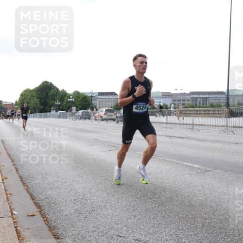 29.06.2025 - hella hamburg halbmarathon Lena Gebhardt http://msf.ph/oto/8410973 29.06.2025 09:39:13 Lombardsbrücke 4524, 4524, 13016, 14188, 16529, 16548, 18694, 19072 meine-sportfotos.de