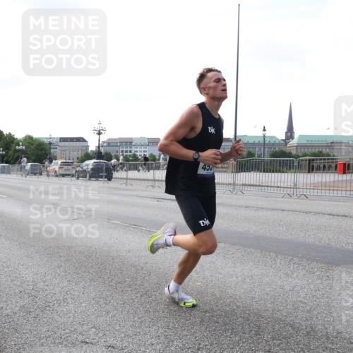 29.06.2025 - hella hamburg halbmarathon Lena Gebhardt http://msf.ph/oto/8411003 29.06.2025 09:39:13 Lombardsbrücke 454, 4524, 13016, 14188, 16529, 16548, 18694, 19072 meine-sportfotos.de