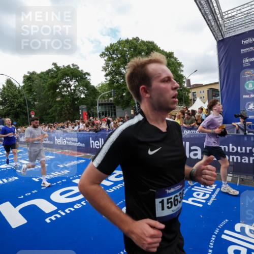 29.06.2025 - hella hamburg halbmarathon Zöllner http://msf.ph/oto/8411004 29.06.2025 10:45:23 Ziel 1697, 2188, 2367, 2470, 3186, 5706, 9105, 10064, 11469, 12783, 14703, 15563, 15636, 15741, 15760, 16513, 17499 meine-sportfotos.de
