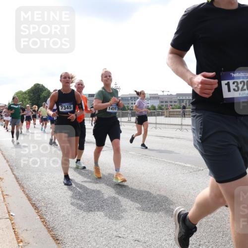 29.06.2025 - hella hamburg halbmarathon Lena Gebhardt http://msf.ph/oto/8411008 29.06.2025 10:17:05 Lombardsbrücke 7345, 14591, 13206, 1331, 1083, 1117, 1137, 1240, 1298, 1331, 1348, 1356, 1403, 1477, 1553, 1602, 1825, 2225, 2908, 2912, 3088, 3176, 3210, 3450, 3464, 3466, 3622, 5023, 5036, 5037, 5390, 5929, 5930, 5995, 6126, 6128, 6328, 6522, 6742, 6941, 6948, 7114, 7115, 7257, 7345, 7360, 7376, 7445, 7647, 7924, 7928, 7945, 8253, 8263, 8317, 8433, 8513, 8558, 8619, 8857, 8983, 9091, 9152, 9208, 9259, 9332, 9492, 9676, 10232 meine-sportfotos.de