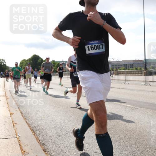 29.06.2025 - hella hamburg halbmarathon Lena Gebhardt http://msf.ph/oto/8411036 29.06.2025 09:50:18 Lombardsbrücke 2568, 12335, 58, 16087, 4823, 1209, 1358, 1615, 1675, 1688, 1697, 1700, 1800, 1803, 1882, 2415, 2568, 2675, 2719, 2826, 3332, 3431, 3530, 4229, 4318, 4380, 4398, 4528, 4823, 5248, 5409, 5436, 5745, 5791, 5803, 6123, 6458, 6529, 6649, 6682, 6704, 7026, 7495, 7774, 7796, 8450, 8629, 8925, 9017, 9116, 9294, 9302, 9365, 9711, 9979, 10218, 10894, 11379, 11765, 11767, 12292, 12327, 12540, 12554, 12895, 13141, 13457, 13725, 14077, 14560 meine-sportfotos.de