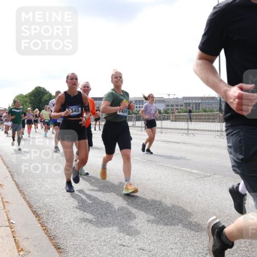 29.06.2025 - hella hamburg halbmarathon Lena Gebhardt http://msf.ph/oto/8411037 29.06.2025 10:17:06 Lombardsbrücke 222, 345, 459, 13206, 1083, 1117, 1137, 1240, 1298, 1331, 1348, 1356, 1403, 1477, 1553, 1602, 1825, 2225, 2860, 2908, 3088, 3176, 3210, 3450, 3464, 3466, 3622, 5023, 5036, 5037, 5390, 5929, 5930, 5995, 6126, 6128, 6328, 6522, 6742, 6941, 6948, 7114, 7115, 7257, 7345, 7360, 7376, 7410, 7445, 7647, 7924, 7928, 7945, 8210, 8253, 8263, 8317, 8433, 8513, 8558, 8619, 8983, 9091, 9152, 9208, 9259, 9332, 9492, 9676, 10232 meine-sportfotos.de