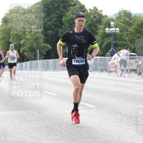 29.06.2025 - hella hamburg halbmarathon Lena Gebhardt http://msf.ph/oto/8411085 29.06.2025 09:39:15 Lombardsbrücke 14932, 13016, 1654, 18694, 4524, 6699, 13016, 14188, 14932, 16529, 16548, 18694, 19072 meine-sportfotos.de