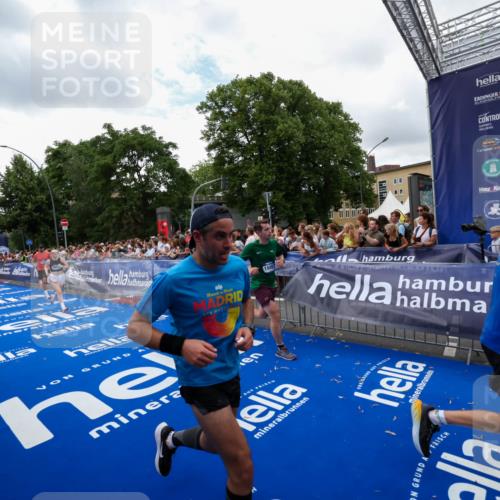 29.06.2025 - hella hamburg halbmarathon Zöllner http://msf.ph/oto/8411093 29.06.2025 10:45:32 Ziel 1697, 2138, 2415, 6831, 8374, 12277, 12643, 14062, 14703, 16725, 18407, 18638 meine-sportfotos.de