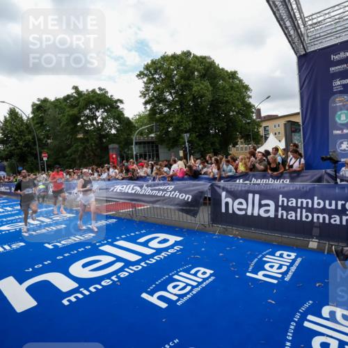 29.06.2025 - hella hamburg halbmarathon Zöllner http://msf.ph/oto/8411105 29.06.2025 10:45:33 Ziel 2138, 2415, 5623, 6831, 8374, 12277, 12643, 14062, 16725, 18407, 18638 meine-sportfotos.de