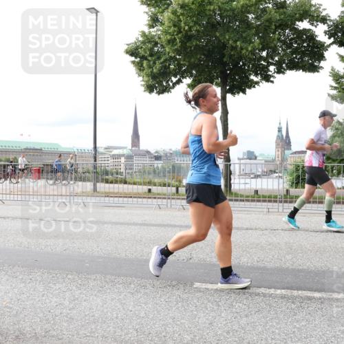29.06.2025 - hella hamburg halbmarathon Lena Gebhardt http://msf.ph/oto/8411135 29.06.2025 10:25:18 Lombardsbrücke 1093, 1627, 1740, 2000, 2249, 2278, 3920, 3961, 3963, 4008, 4010, 5126, 5564, 5814, 6869, 7778, 8083, 8962, 9573, 9811, 9927, 10845, 10846, 11157, 11400, 11662, 11921, 13510, 13842, 14086, 14649, 15016, 15119, 15153, 15283, 15679, 15942, 16421, 16422, 17185, 17954, 18194, 18198 meine-sportfotos.de