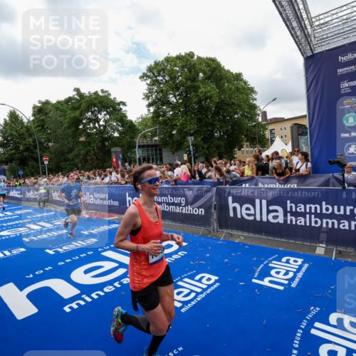 29.06.2025 - hella hamburg halbmarathon Zöllner http://msf.ph/oto/8411138 29.06.2025 10:45:37 Ziel 2138, 2415, 5623, 6831, 8374, 8668, 11291, 11495, 12154, 14062, 15666, 16725, 18862, 18878 meine-sportfotos.de