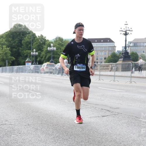 29.06.2025 - hella hamburg halbmarathon Lena Gebhardt http://msf.ph/oto/8411142 29.06.2025 09:39:16 Lombardsbrücke 14932, 18694, 4524, 6699, 13016, 14188, 14932, 16529, 16548, 18694, 19072 meine-sportfotos.de