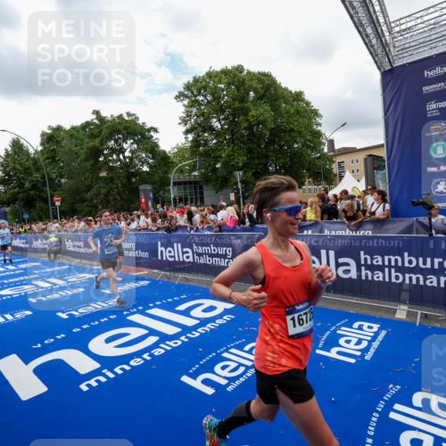 29.06.2025 - hella hamburg halbmarathon Zöllner http://msf.ph/oto/8411143 29.06.2025 10:45:37 Ziel 2138, 2415, 5623, 6831, 8374, 8668, 11291, 11495, 12154, 14062, 15666, 16725, 18862, 18878 meine-sportfotos.de