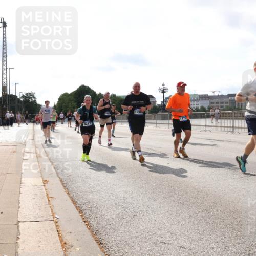 29.06.2025 - hella hamburg halbmarathon Lena Gebhardt http://msf.ph/oto/8411146 29.06.2025 10:04:29 Lombardsbrücke 7017, 8217, 16985, 12998, 1776, 1213, 1316, 1347, 1377, 1674, 2011, 2463, 2698, 2852, 2979, 3488, 3994, 4146, 4293, 4488, 4587, 5058, 5354, 5365, 5869, 5976, 6142, 6311, 6706, 6709, 7017, 8177, 8217, 8421, 8422, 8423, 9489, 9526, 10100, 10213, 10709, 10756, 10834, 10962, 11511, 11582, 12004, 12005, 12125, 12924, 12998, 13533, 13583, 13625, 14340, 14436, 14917, 15525, 15532, 15678, 16099, 16128, 16145, 16753, 16989, 16995, 17071, 17113, 17434, 17437 meine-sportfotos.de
