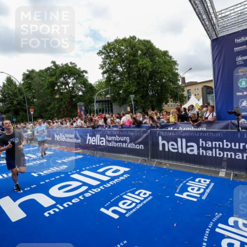 29.06.2025 - hella hamburg halbmarathon Zöllner http://msf.ph/oto/8411153 29.06.2025 10:45:39 Ziel 2138, 2415, 5623, 6071, 6831, 8374, 8668, 11291, 11495, 12154, 14062, 14764, 15666, 17674, 18862, 18878 meine-sportfotos.de