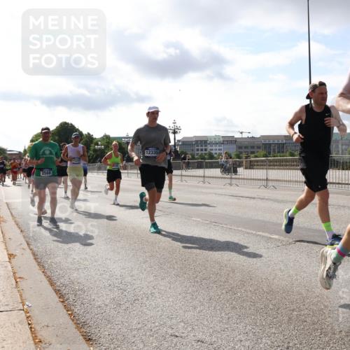 29.06.2025 - hella hamburg halbmarathon Lena Gebhardt http://msf.ph/oto/8411170 29.06.2025 09:50:19 Lombardsbrücke 1525, 2568, 12335, 580, 1209, 1358, 1615, 1675, 1688, 1697, 1700, 1800, 1803, 1882, 2415, 2568, 2675, 2719, 2826, 3332, 3431, 3530, 4205, 4229, 4318, 4380, 4398, 4528, 4823, 5248, 5409, 5436, 5472, 5745, 5791, 5803, 6123, 6458, 6529, 6649, 6682, 6704, 7026, 7495, 7774, 7796, 8450, 8629, 8925, 9017, 9116, 9294, 9302, 9365, 9711, 9979, 10218, 10894, 11379, 11767, 12292, 12327, 12540, 12554, 12895, 13457, 13725, 14077, 14560 meine-sportfotos.de
