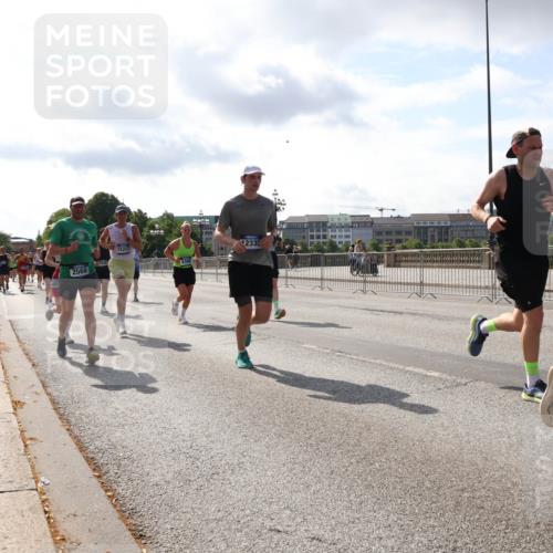 29.06.2025 - hella hamburg halbmarathon Lena Gebhardt http://msf.ph/oto/8411192 29.06.2025 09:50:19 Lombardsbrücke 1209, 1358, 1615, 1675, 1688, 1697, 1700, 1800, 1803, 1882, 2415, 2568, 2675, 2719, 2826, 3332, 3431, 3530, 4205, 4229, 4318, 4380, 4398, 4528, 4823, 5248, 5409, 5436, 5472, 5745, 5791, 5803, 6123, 6458, 6529, 6649, 6682, 6704, 7026, 7495, 7774, 7796, 8450, 8629, 8925, 9017, 9116, 9294, 9302, 9365, 9711, 9979, 10218, 10894, 11379, 11767, 12292, 12327, 12540, 12554, 12895, 13457, 13725, 14077, 14560 meine-sportfotos.de