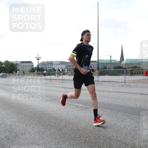 29.06.2025 - hella hamburg halbmarathon Lena Gebhardt http://msf.ph/oto/8411201 29.06.2025 09:39:16 Lombardsbrücke 594, 4524, 6699, 13016, 14188, 14932, 16529, 16548, 18694, 19072 meine-sportfotos.de