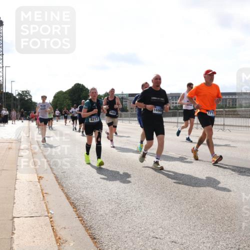 29.06.2025 - hella hamburg halbmarathon Lena Gebhardt http://msf.ph/oto/8411203 29.06.2025 10:04:29 Lombardsbrücke 7017, 16753, 8217, 9489, 16989, 177, 1213, 1316, 1347, 1377, 1674, 2011, 2463, 2698, 2852, 2979, 3488, 3994, 4146, 4293, 4488, 4587, 5058, 5354, 5365, 5869, 5976, 6142, 6311, 6706, 6709, 7017, 8177, 8217, 8421, 8422, 8423, 9489, 9526, 10100, 10213, 10709, 10756, 10834, 10962, 11511, 11582, 12004, 12005, 12125, 12924, 12998, 13533, 13583, 13625, 14340, 14436, 14917, 15525, 15532, 15678, 16099, 16128, 16145, 16753, 16989, 16995, 17071, 17113, 17434, 17437 meine-sportfotos.de