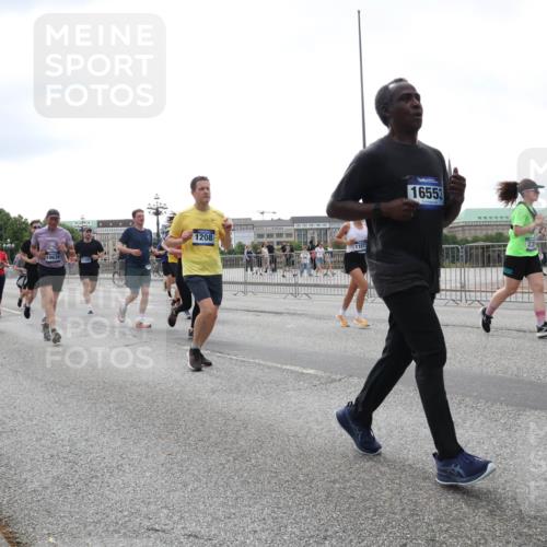 29.06.2025 - hella hamburg halbmarathon Lena Gebhardt http://msf.ph/oto/8411215 29.06.2025 10:51:05 Lombardsbrücke 10636, 1208, 1157, 16553, 16, 1129, 1203, 1208, 1404, 1478, 1930, 2200, 2202, 2358, 2380, 2859, 3184, 3229, 3647, 3838, 3934, 4156, 4642, 4652, 4695, 4713, 4771, 4848, 4920, 5286, 5289, 5357, 5530, 6178, 6961, 7012, 7133, 7141, 7161, 7770, 7771, 7825, 7938, 8040, 8200, 8410, 8672, 8779, 8833, 8986, 9096, 9166, 9167, 9168, 9933, 10029, 10437, 10552, 10614, 10636, 11052, 11252, 11577, 12392, 12393, 14534, 15416 meine-sportfotos.de