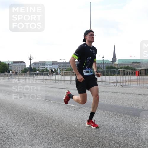 29.06.2025 - hella hamburg halbmarathon Lena Gebhardt http://msf.ph/oto/8411226 29.06.2025 09:39:17 Lombardsbrücke 18694, 4524, 6699, 13016, 14188, 14932, 15166, 16529, 16548, 18694, 19072 meine-sportfotos.de
