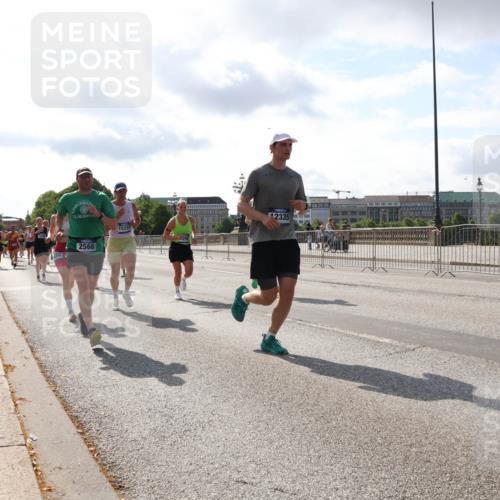 29.06.2025 - hella hamburg halbmarathon Lena Gebhardt http://msf.ph/oto/8411233 29.06.2025 09:50:19 Lombardsbrücke 2568, 1525, 12335, 1209, 1358, 1615, 1675, 1688, 1697, 1700, 1800, 1803, 1882, 2415, 2568, 2675, 2719, 2826, 3332, 3431, 3530, 4205, 4229, 4318, 4380, 4398, 4528, 4823, 5248, 5409, 5436, 5472, 5745, 5791, 5803, 6123, 6458, 6529, 6649, 6682, 6704, 7026, 7495, 7774, 7796, 8450, 8629, 8925, 9017, 9116, 9294, 9302, 9365, 9711, 9979, 10218, 10894, 11379, 11767, 12292, 12327, 12540, 12554, 12895, 13457, 13725, 14077, 14560 meine-sportfotos.de