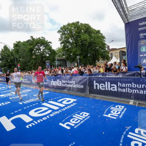 29.06.2025 - hella hamburg halbmarathon Zöllner http://msf.ph/oto/8411245 29.06.2025 10:45:46 Ziel 4854, 5047, 6071, 6711, 13975, 14374, 14764, 16617, 17332, 17674, 17835, 18862 meine-sportfotos.de