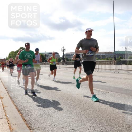 29.06.2025 - hella hamburg halbmarathon Lena Gebhardt http://msf.ph/oto/8411251 29.06.2025 09:50:19 Lombardsbrücke 450, 2568, 398, 12335, 1209, 1358, 1615, 1675, 1688, 1697, 1700, 1800, 1803, 1882, 2415, 2568, 2675, 2719, 2826, 3332, 3431, 3530, 4205, 4229, 4318, 4380, 4398, 4528, 4823, 5248, 5409, 5436, 5472, 5745, 5791, 5803, 6123, 6458, 6529, 6649, 6682, 6704, 7026, 7495, 7774, 7796, 8450, 8629, 8925, 9017, 9116, 9294, 9302, 9365, 9711, 9979, 10218, 10894, 11379, 11767, 12292, 12327, 12540, 12554, 12895, 13457, 13725, 14077, 14560 meine-sportfotos.de