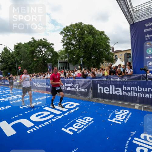 29.06.2025 - hella hamburg halbmarathon Zöllner http://msf.ph/oto/8411252 29.06.2025 10:45:46 Ziel 4854, 5047, 6071, 6711, 13975, 14374, 14764, 16617, 17332, 17674, 17835, 18862 meine-sportfotos.de