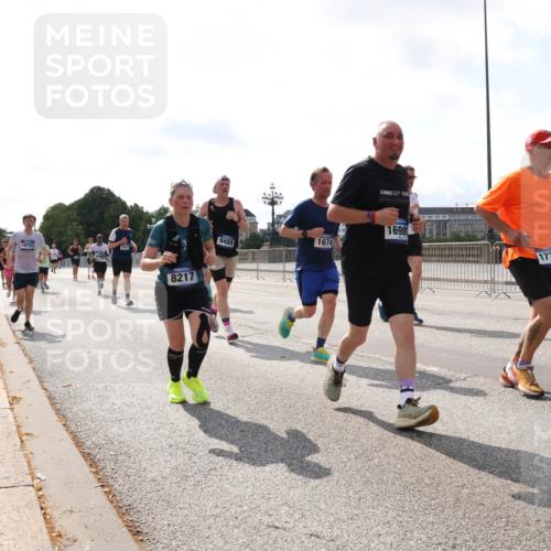 29.06.2025 - hella hamburg halbmarathon Lena Gebhardt http://msf.ph/oto/8411255 29.06.2025 10:04:30 Lombardsbrücke 16753, 8217, 9489, 1674, 1698, 1213, 1316, 1347, 1377, 1674, 2011, 2463, 2698, 2852, 2979, 3488, 3994, 4146, 4293, 4488, 4587, 5058, 5354, 5365, 5869, 5976, 6142, 6311, 6706, 6709, 7017, 8049, 8177, 8217, 8421, 8422, 8423, 9489, 9526, 10100, 10213, 10709, 10756, 10834, 10962, 11511, 11582, 12004, 12005, 12125, 12924, 12998, 13533, 13583, 13625, 14340, 14436, 14917, 15525, 15532, 15678, 16099, 16128, 16145, 16753, 16989, 16995, 17071, 17113, 17434, 17437 meine-sportfotos.de