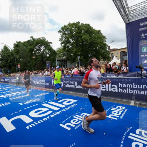 29.06.2025 - hella hamburg halbmarathon Zöllner http://msf.ph/oto/8411266 29.06.2025 10:45:47 Ziel 4854, 5047, 6071, 6290, 6711, 13975, 14374, 14764, 16617, 17332, 17674, 17835 meine-sportfotos.de