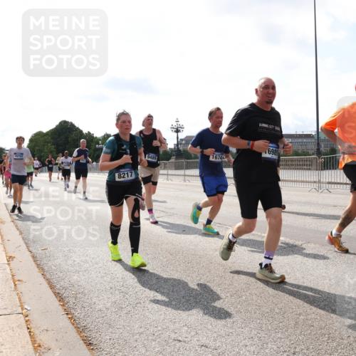 29.06.2025 - hella hamburg halbmarathon Lena Gebhardt http://msf.ph/oto/8411281 29.06.2025 10:04:30 Lombardsbrücke 16753, 8217, 9489, 1674, 6989, 1213, 1316, 1347, 1377, 1674, 2011, 2463, 2698, 2852, 2979, 3488, 3994, 4146, 4293, 4488, 4587, 5058, 5354, 5365, 5869, 5976, 6142, 6311, 6706, 6709, 7017, 8049, 8177, 8217, 8421, 8422, 8423, 9489, 9526, 10100, 10213, 10709, 10756, 10834, 10962, 11511, 11582, 12004, 12005, 12125, 12924, 12998, 13533, 13583, 13625, 14340, 14436, 14917, 15525, 15532, 15678, 16099, 16128, 16145, 16753, 16989, 16995, 17071, 17113, 17434, 17437 meine-sportfotos.de