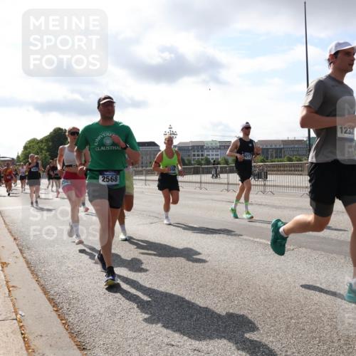 29.06.2025 - hella hamburg halbmarathon Lena Gebhardt http://msf.ph/oto/8411290 29.06.2025 09:50:20 Lombardsbrücke 50, 2568, 398, 1233, 999, 1209, 1358, 1615, 1675, 1688, 1697, 1700, 1800, 1803, 1882, 2415, 2568, 2675, 2719, 2826, 3332, 3530, 4205, 4229, 4318, 4380, 4398, 4528, 4823, 5248, 5409, 5436, 5472, 5508, 5745, 5791, 5803, 6123, 6458, 6529, 6649, 6682, 6704, 7026, 7495, 7774, 8450, 8629, 8925, 9017, 9116, 9294, 9302, 9365, 9711, 9979, 10218, 10894, 10922, 11379, 11767, 12292, 12327, 12540, 12554, 12895, 13457, 13725, 14560 meine-sportfotos.de