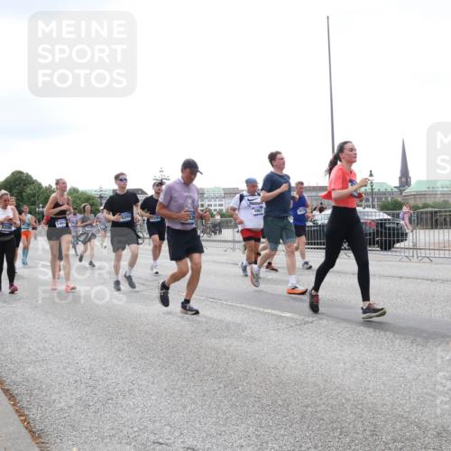 29.06.2025 - hella hamburg halbmarathon Lena Gebhardt http://msf.ph/oto/8411299 29.06.2025 10:51:07 Lombardsbrücke 8200, 146, 1404, 5250, 7295, 4961, 1672, 20, 1129, 1203, 1208, 1404, 1478, 1617, 1930, 2200, 2202, 2358, 2380, 2859, 3184, 3229, 3647, 3838, 3934, 4156, 4642, 4652, 4695, 4713, 4771, 4848, 4920, 5286, 5289, 5357, 5530, 6178, 6961, 7012, 7133, 7141, 7161, 7770, 7771, 7825, 7938, 8040, 8200, 8410, 8672, 8779, 8833, 8986, 9096, 9166, 9167, 9168, 9763, 9933, 10029, 10437, 10552, 10614, 10636, 11034, 11052, 11252, 11575, 11577, 12392, 12393, 14534 meine-sportfotos.de