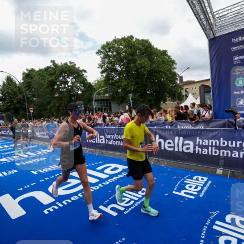 29.06.2025 - hella hamburg halbmarathon Zöllner http://msf.ph/oto/8411315 29.06.2025 10:45:51 Ziel 3477, 4345, 4854, 5047, 6290, 7385, 13975, 14374, 16617, 16624, 17332, 17835 meine-sportfotos.de