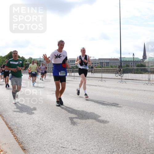 29.06.2025 - hella hamburg halbmarathon Lena Gebhardt http://msf.ph/oto/8411320 29.06.2025 10:17:07 Lombardsbrücke 17741, 2225, 17661, 1083, 1117, 1137, 1240, 1298, 1331, 1348, 1356, 1403, 1477, 1553, 1602, 2225, 2860, 2908, 3088, 3176, 3210, 3450, 3464, 3466, 3622, 3802, 3803, 5023, 5036, 5037, 5390, 5929, 5930, 5995, 6126, 6128, 6328, 6520, 6522, 6742, 6941, 6948, 7114, 7115, 7257, 7345, 7360, 7376, 7410, 7445, 7647, 7924, 7928, 7945, 8210, 8253, 8263, 8309, 8317, 8433, 8513, 8558, 8619, 8983, 9091, 9152, 9208, 9259, 9332, 9492, 9676, 10232 meine-sportfotos.de