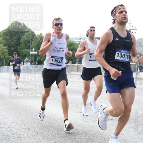 29.06.2025 - hella hamburg halbmarathon Lena Gebhardt http://msf.ph/oto/8411389 29.06.2025 09:39:20 Lombardsbrücke 15166, 14932, 16, 13016, 4524, 6699, 13016, 14188, 14932, 15166, 16529, 16548, 18694, 18848, 19072 meine-sportfotos.de