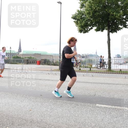 29.06.2025 - hella hamburg halbmarathon Lena Gebhardt http://msf.ph/oto/8411403 29.06.2025 10:25:24 Lombardsbrücke 9927, 5814, 1093, 1305, 1627, 1740, 2000, 2278, 3343, 3920, 3961, 3963, 5028, 5564, 5814, 6869, 7778, 8083, 8962, 9573, 9811, 9927, 10845, 10846, 11157, 11400, 11662, 11921, 13510, 13653, 13842, 14086, 14649, 14936, 15016, 15119, 15153, 15283, 15679, 15942, 16421, 16422, 17185, 17954, 18194, 18198 meine-sportfotos.de
