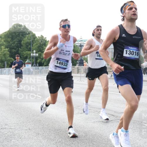 29.06.2025 - hella hamburg halbmarathon Lena Gebhardt http://msf.ph/oto/8411414 29.06.2025 09:39:20 Lombardsbrücke 15166, 16, 13016, 14932, 4524, 6699, 13016, 14188, 14932, 15166, 16529, 16548, 18694, 18848, 19072 meine-sportfotos.de